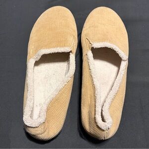 Vionic Tan (Camel) Geneva Slippers Sz 11 with Orthoheel Soles Gently Used Comfy
